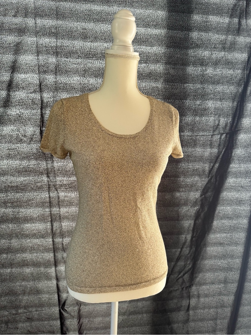 Ann Taylor Short Sleeve Scoop Neck Tee in Tan/Gold with Black Accent